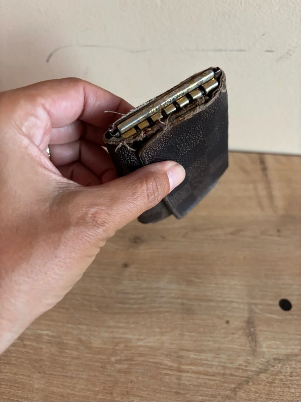 Authentic Louis Vuitton damier key holder